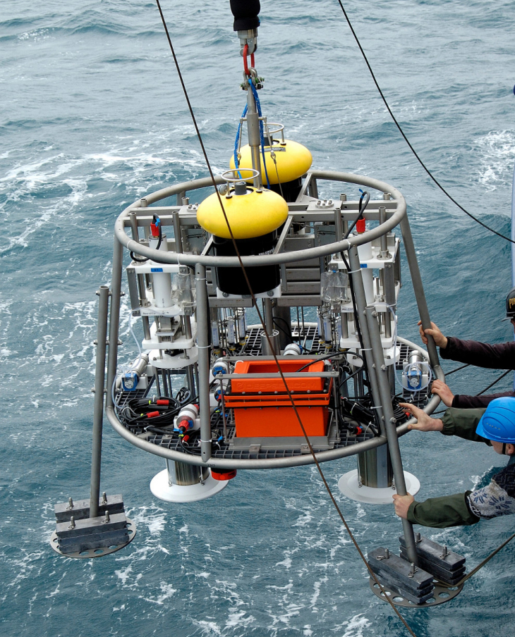 Plataforma submarina Lander del INACH permitirá el monitoreo ambiental en tiempo real en la península Antártica